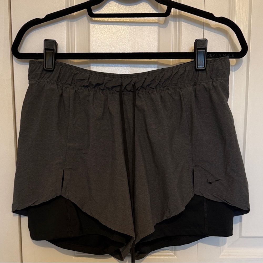 Nike Flex Essential 2-in-1 Women’s Layered Active Shorts - Charcoal Gray